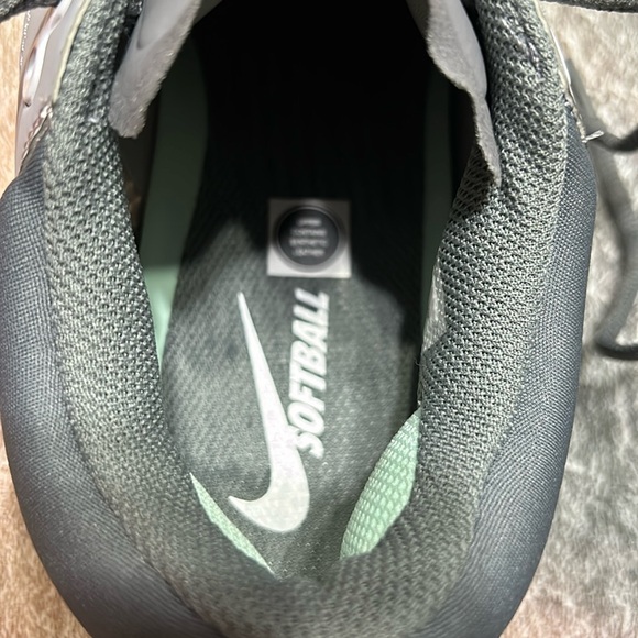 Women’s Nike Gray Hyerpdiamond 4 Elite Metal Softball Cleats Size: 9 - Picture 12 of 15
